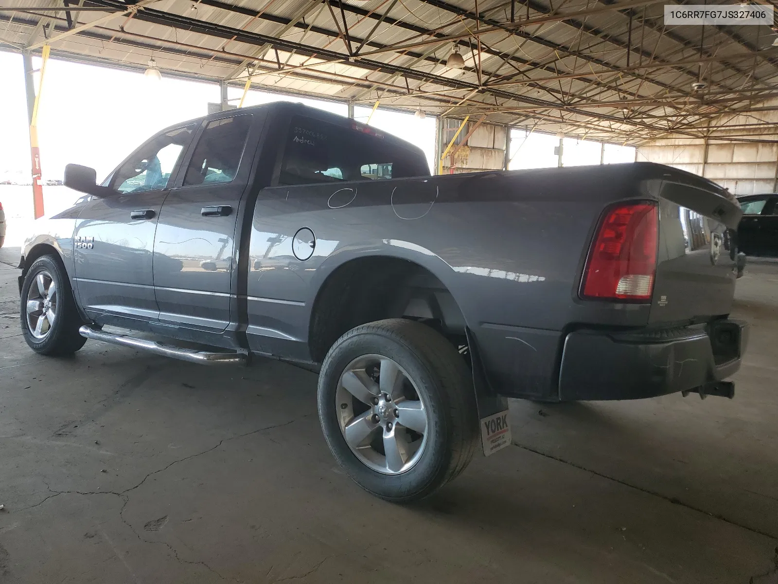 1C6RR7FG7JS327406 2018 Ram 1500 St