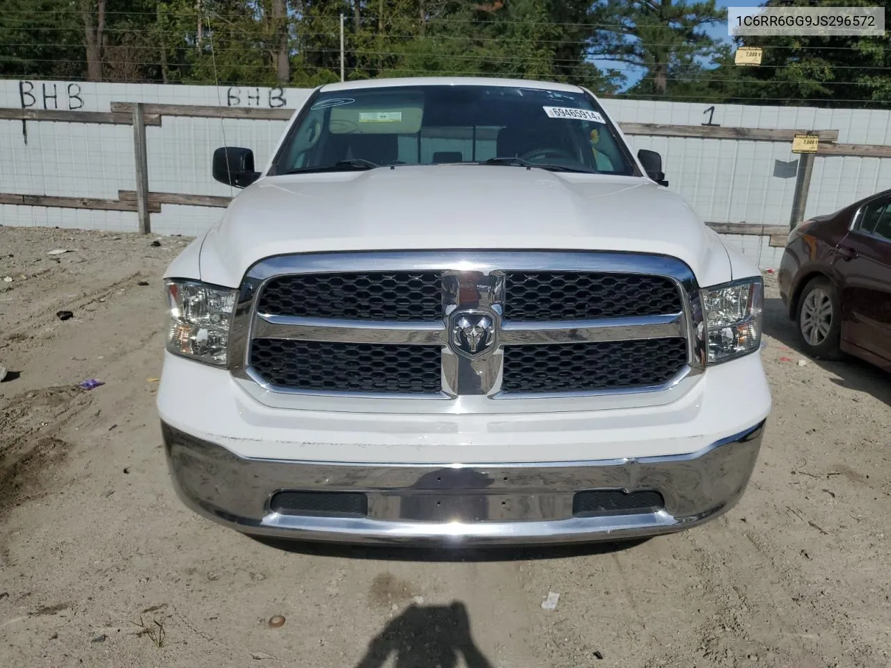 1C6RR6GG9JS296572 2018 Ram 1500 Slt