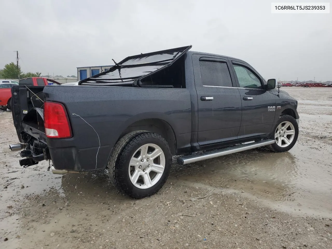 1C6RR6LT5JS239353 2018 Ram 1500 Slt