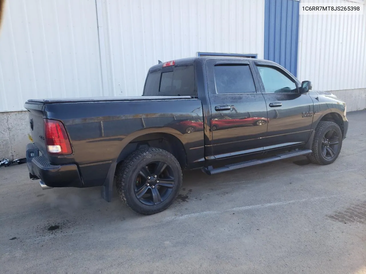 1C6RR7MT8JS265398 2018 Ram 1500 Sport