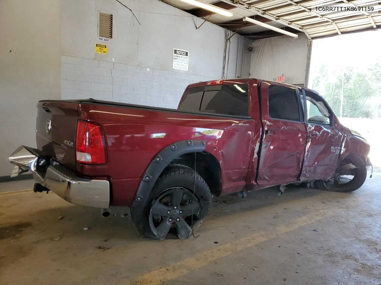 1C6RR7TT1KS691159 2019 Ram 1500 Classic Slt