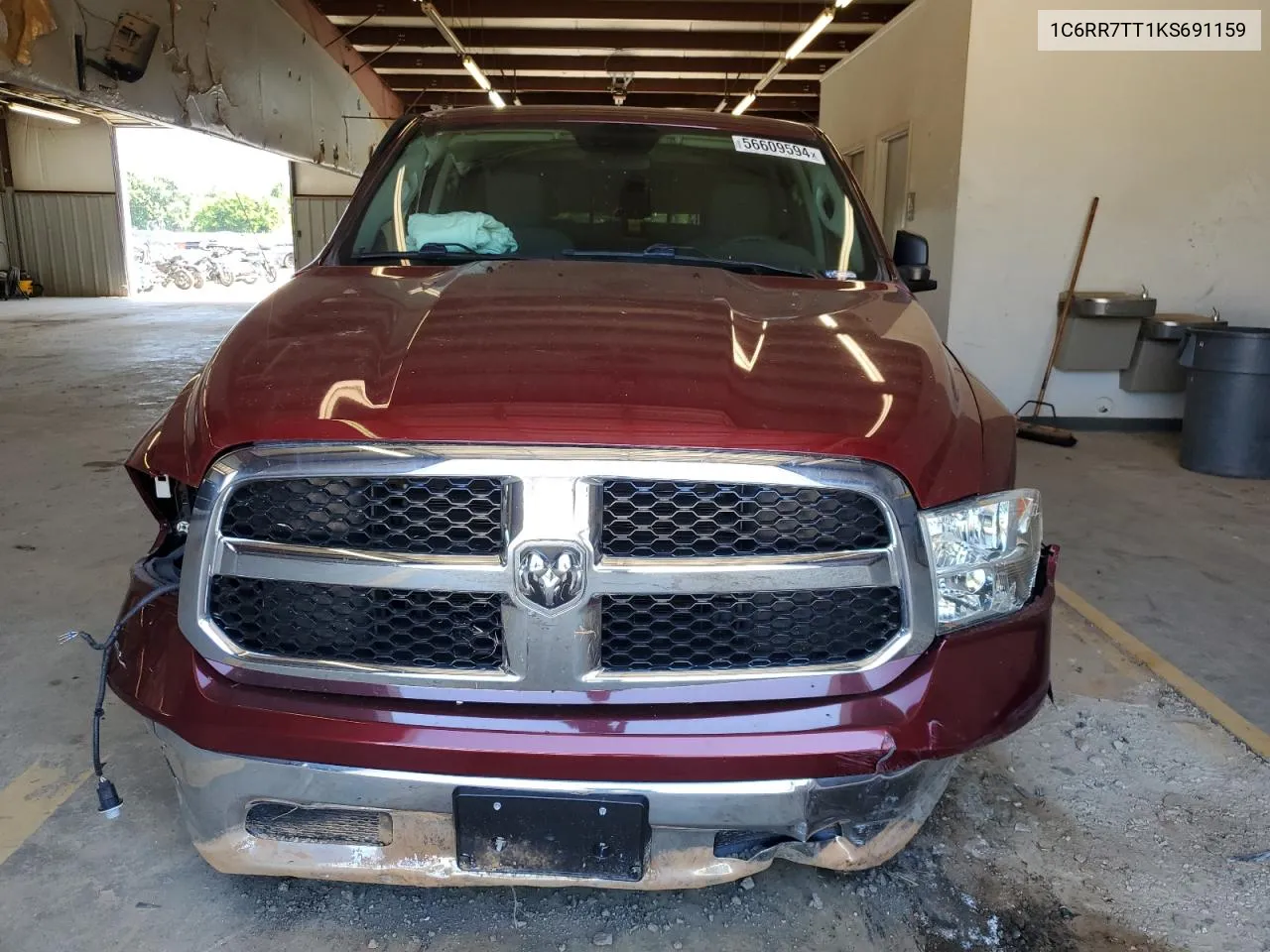 1C6RR7TT1KS691159 2019 Ram 1500 Classic Slt