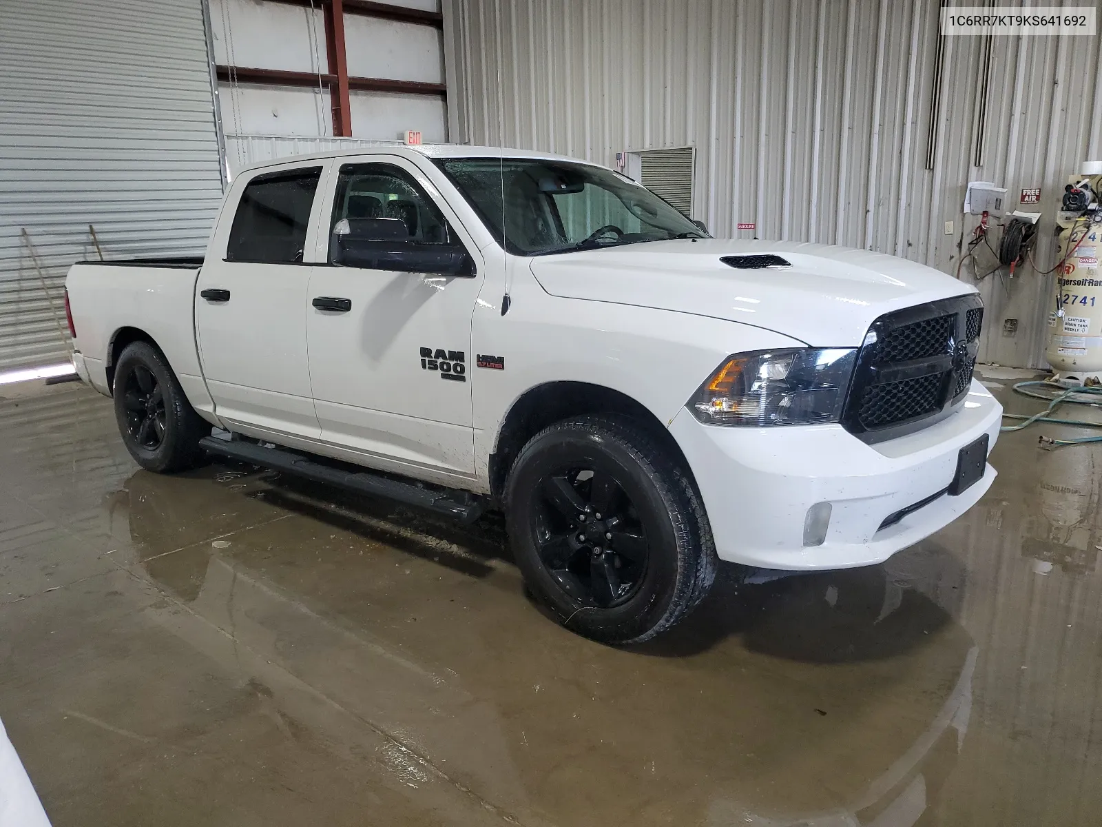 1C6RR7KT9KS641692 2019 Ram 1500 Classic Tradesman