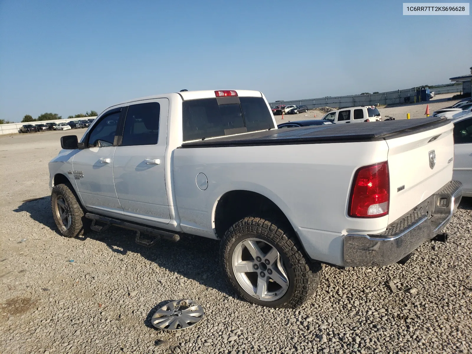 1C6RR7TT2KS696628 2019 Ram 1500 Classic Slt