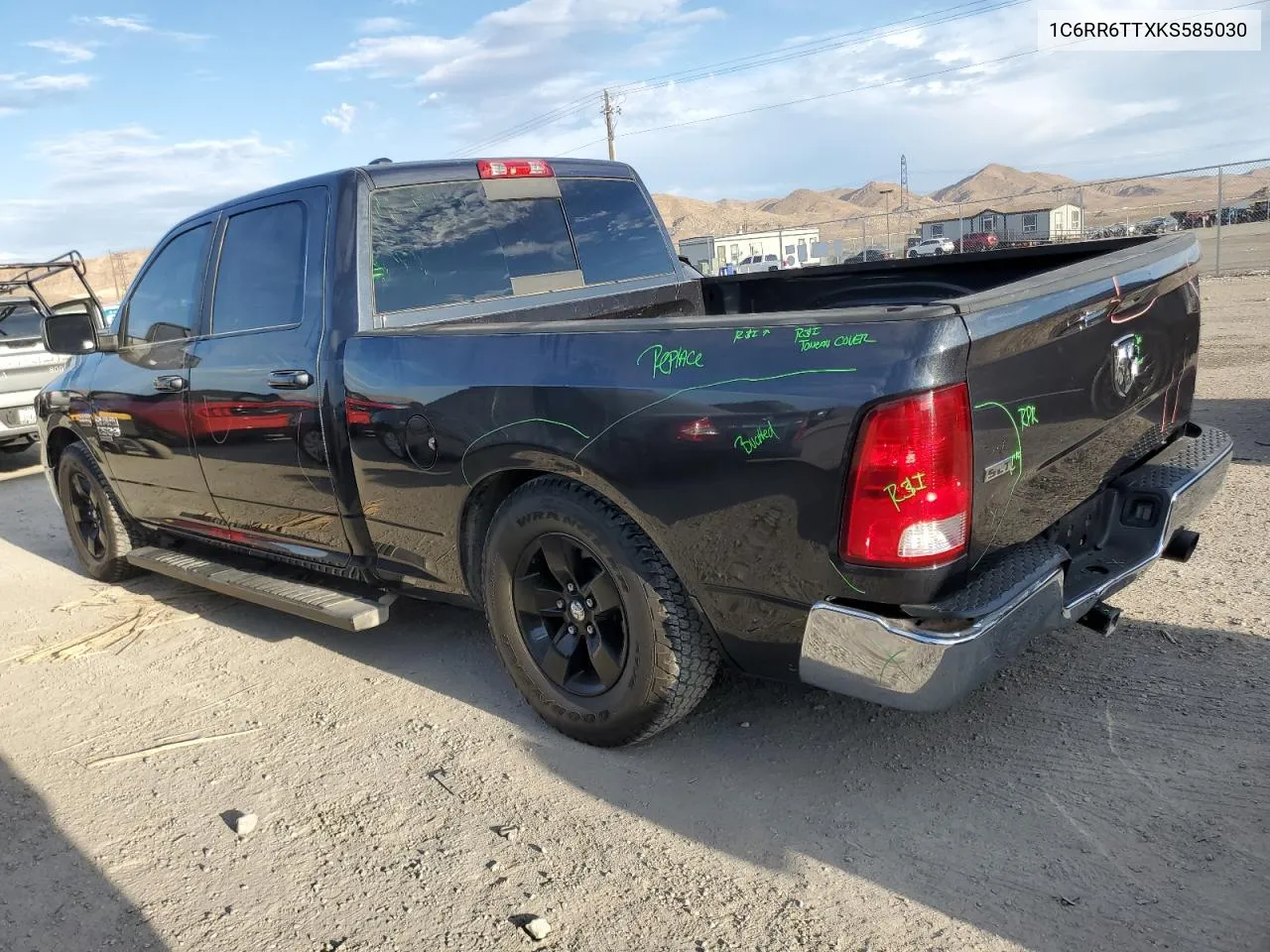 1C6RR6TTXKS585030 2019 Ram 1500 Classic Slt