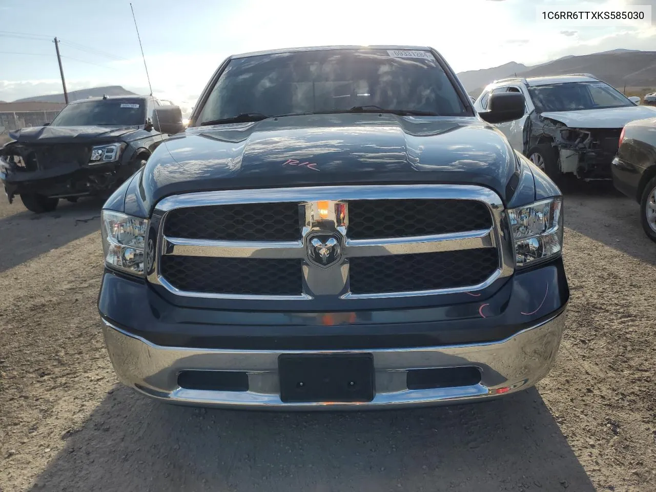 1C6RR6TTXKS585030 2019 Ram 1500 Classic Slt