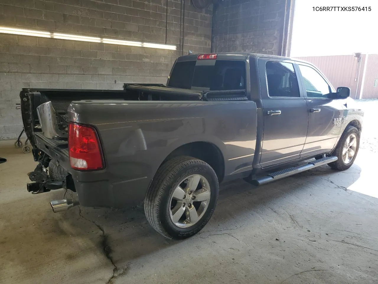 1C6RR7TTXKS576415 2019 Ram 1500 Classic Slt