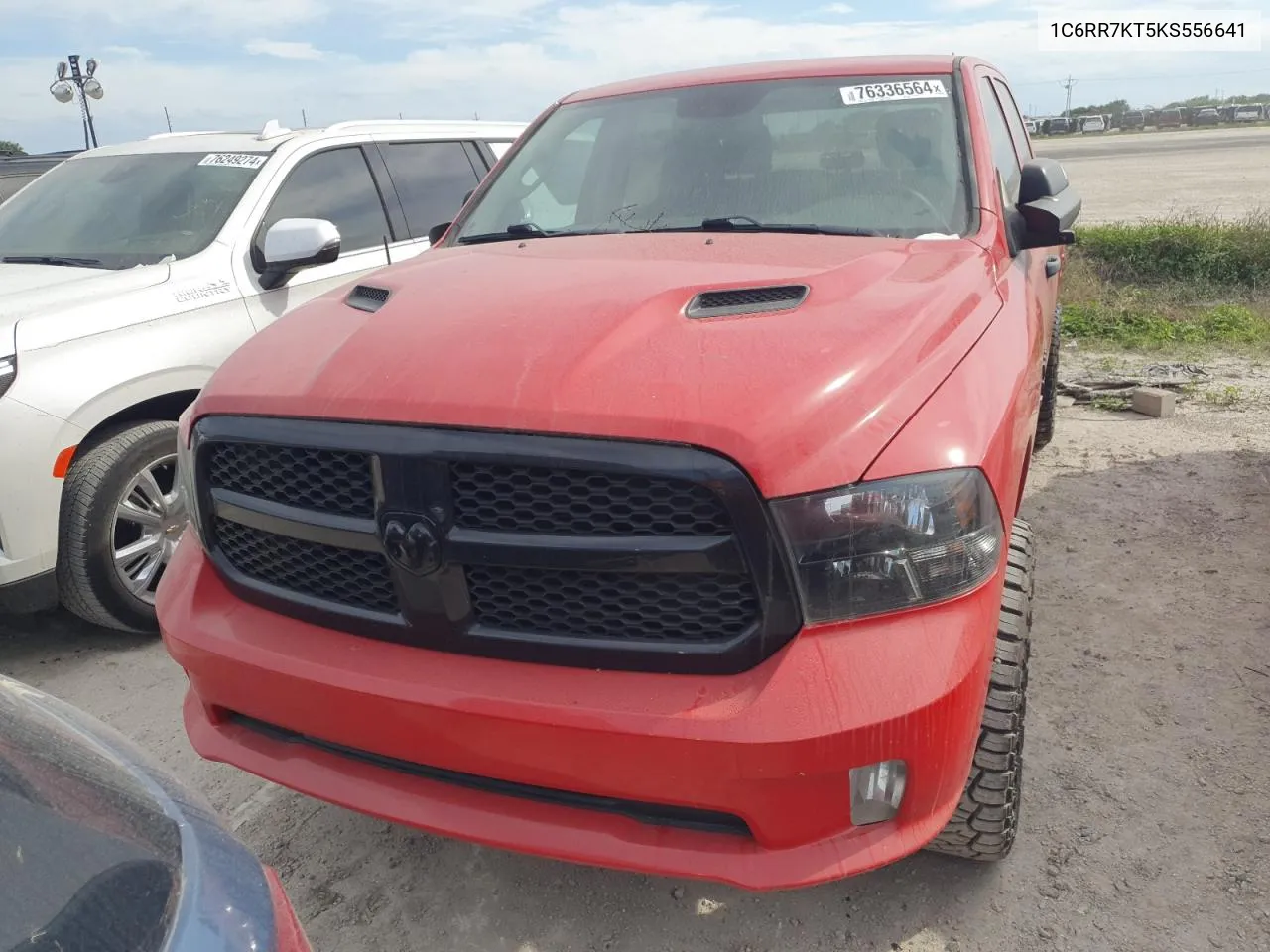 1C6RR7KT5KS556641 2019 Ram 1500 Classic Tradesman