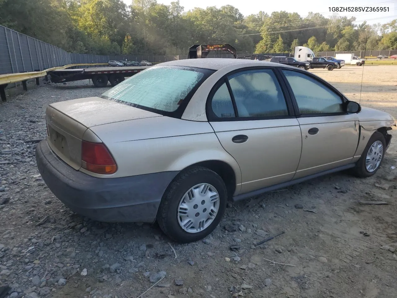 1997 Saturn Sl1 VIN: 1G8ZH5285VZ365951 Lot: 70902264