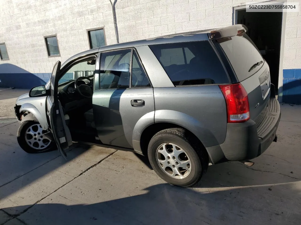 2005 Saturn Vue VIN: 5GZCZ23D75S858704 Lot: 77181804