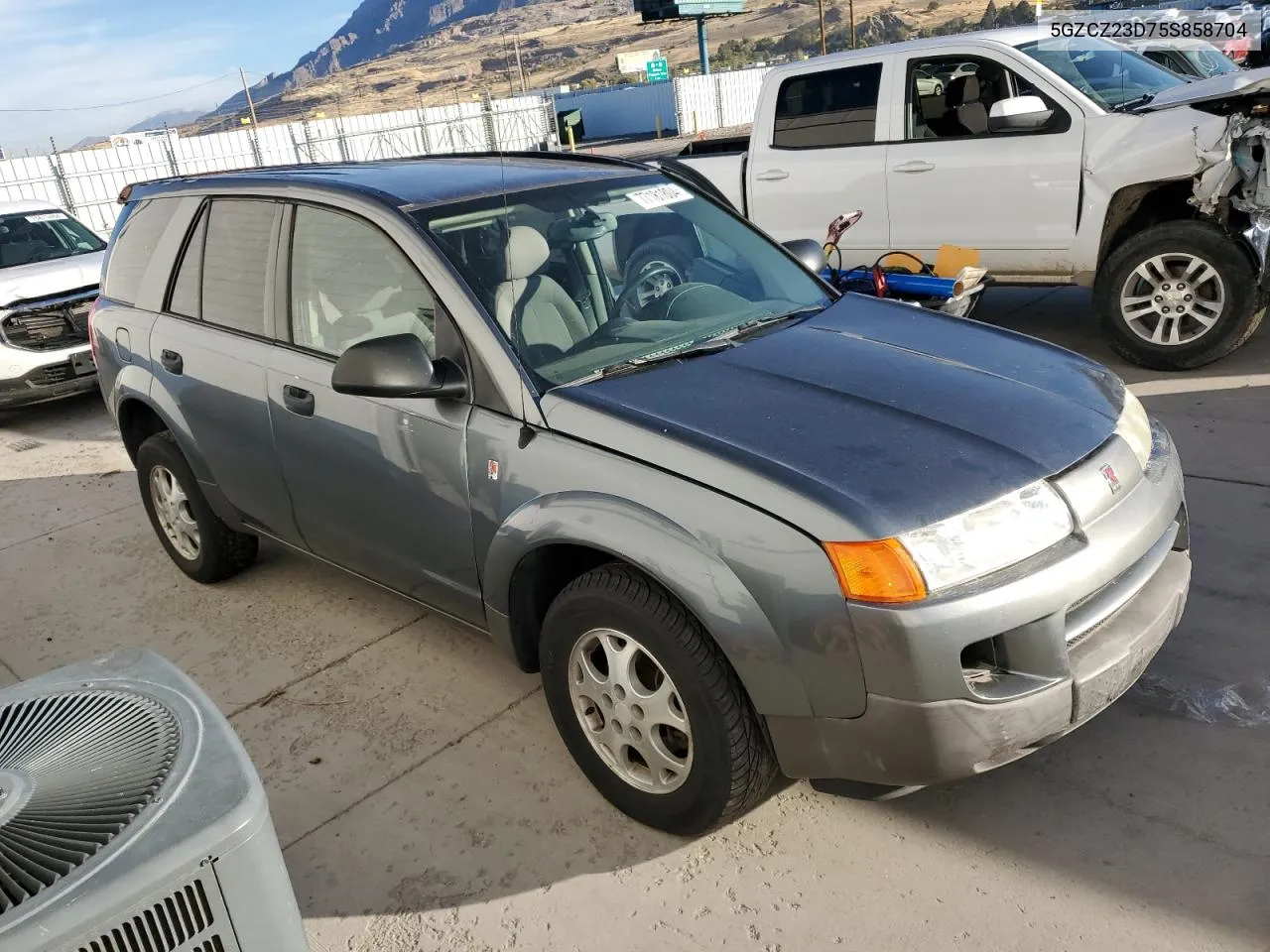 2005 Saturn Vue VIN: 5GZCZ23D75S858704 Lot: 77181804