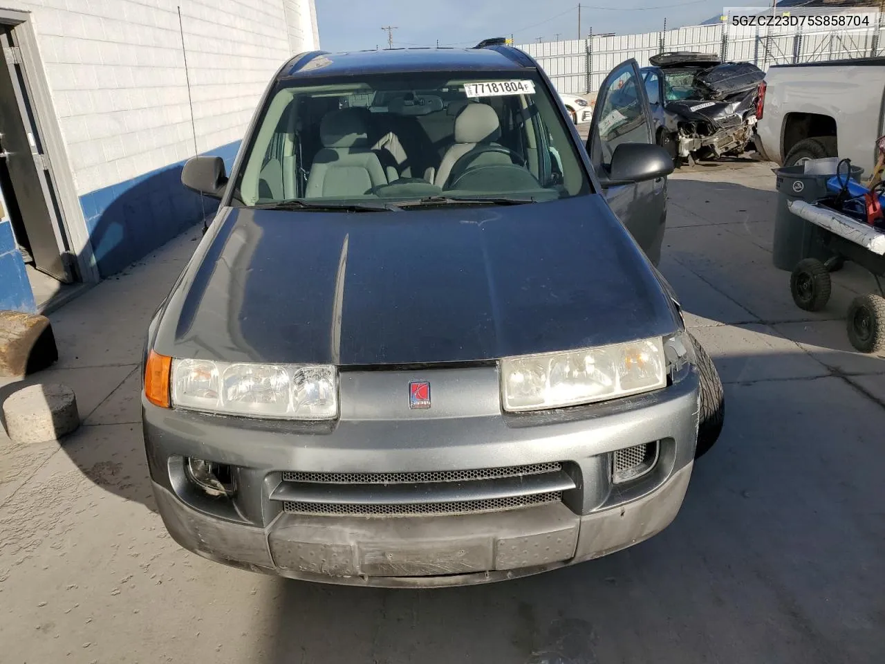 2005 Saturn Vue VIN: 5GZCZ23D75S858704 Lot: 77181804