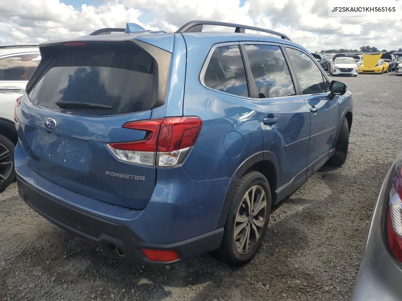 JF2SKAUC1KH565165 2019 Subaru Forester Limited