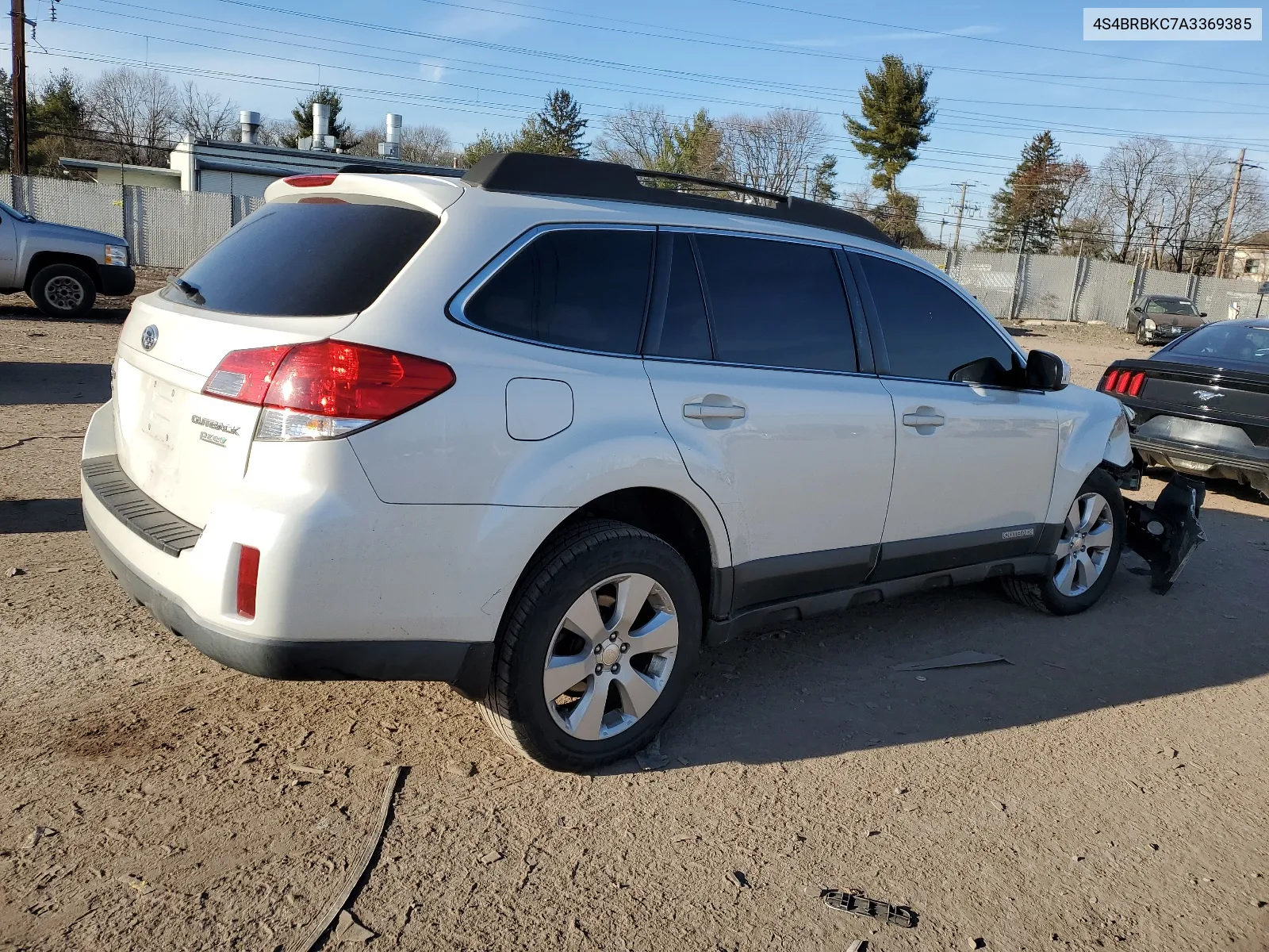 4S4BRBKC7A3369385 2010 Subaru Outback 2.5I Limited