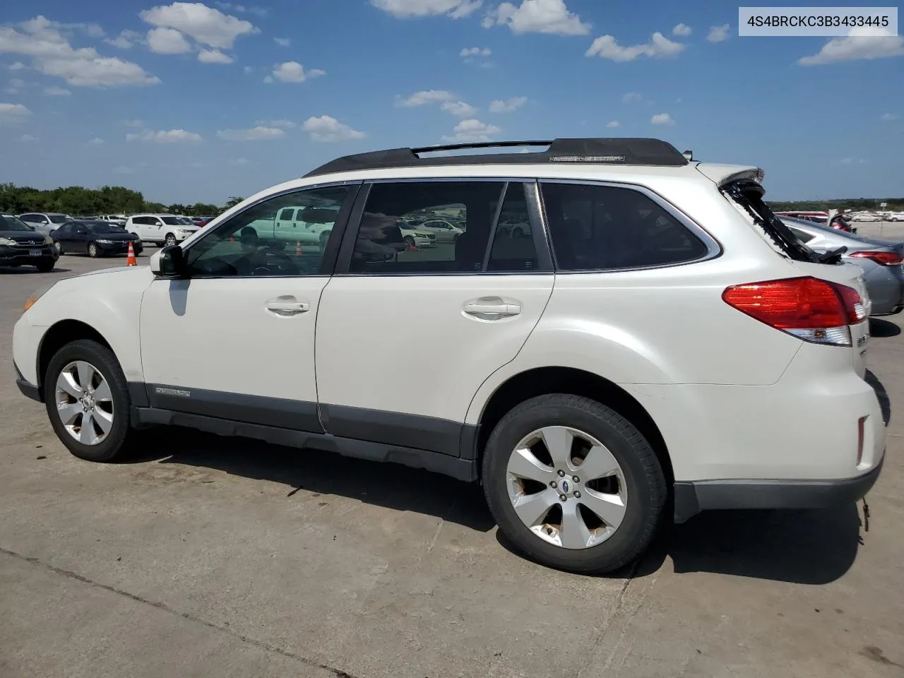 2011 Subaru Outback 2.5I Limited VIN: 4S4BRCKC3B3433445 Lot: 61667904