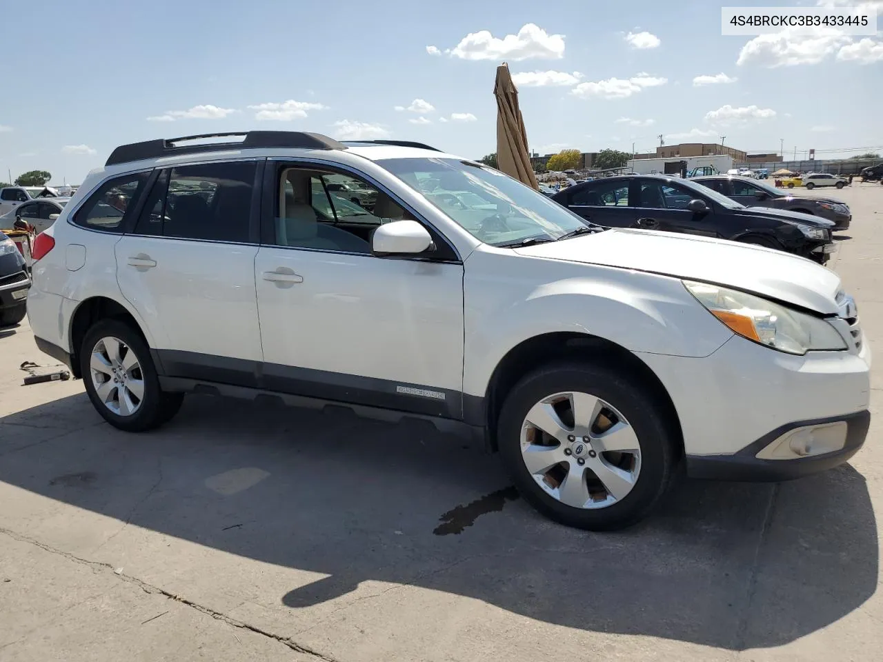 2011 Subaru Outback 2.5I Limited VIN: 4S4BRCKC3B3433445 Lot: 61667904