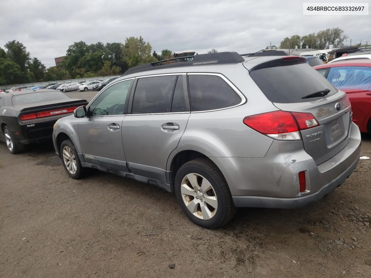 4S4BRBCC6B3332697 2011 Subaru Outback 2.5I Premium