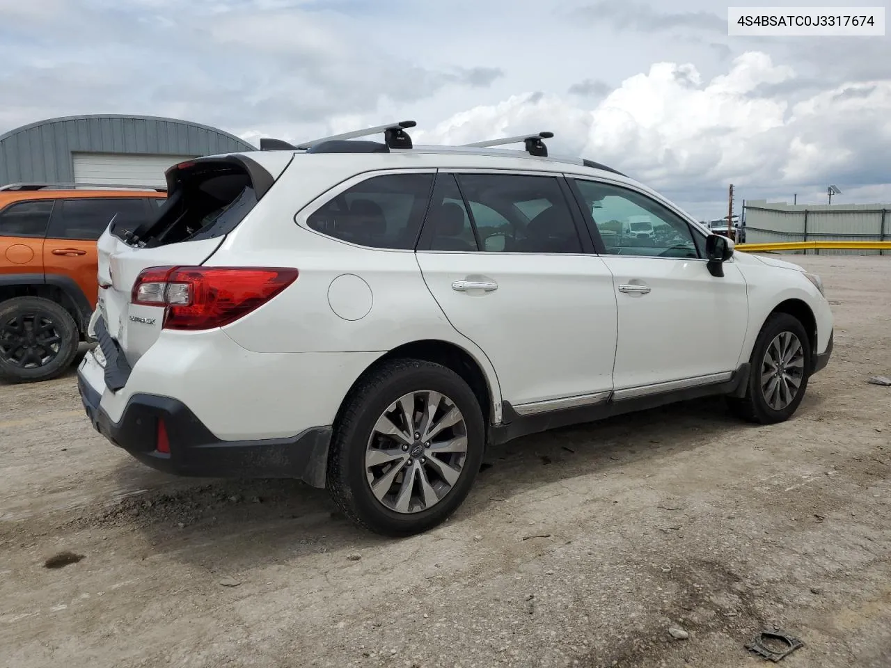 4S4BSATC0J3317674 2018 Subaru Outback Touring