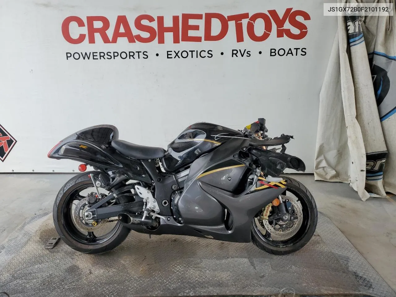 2015 Suzuki Gsx1300 Ra VIN: JS1GX72B0F2101192 Lot: 43048344