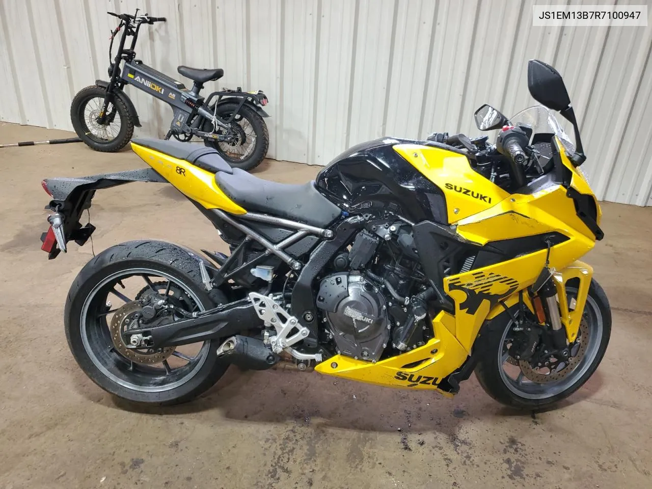 2024 Suzuki Gsx800 F VIN: JS1EM13B7R7100947 Lot: 69365294