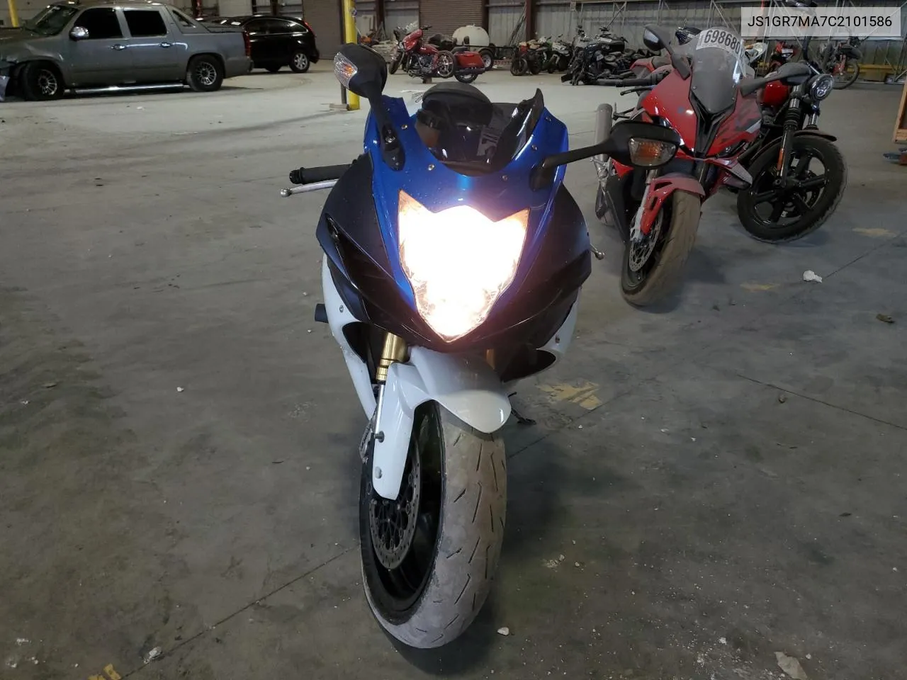 JS1GR7MA7C2101586 2012 Suzuki Gsx750