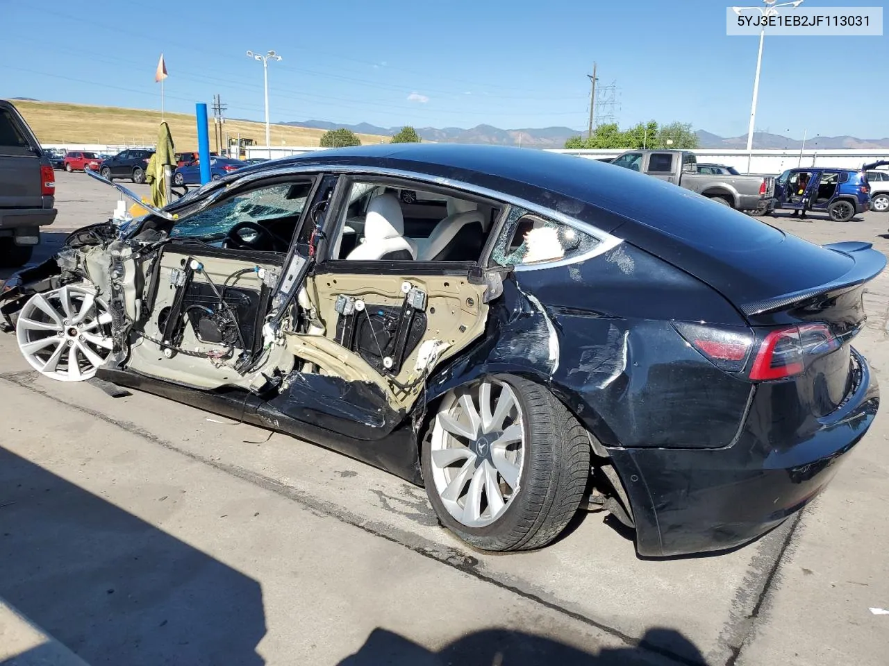 5YJ3E1EB2JF113031 2018 Tesla Model 3