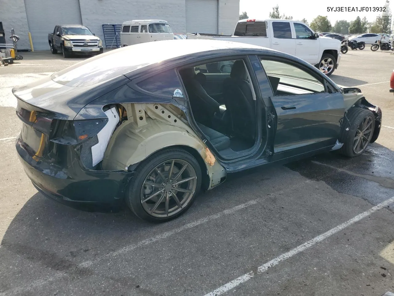 5YJ3E1EA1JF013932 2018 Tesla Model 3