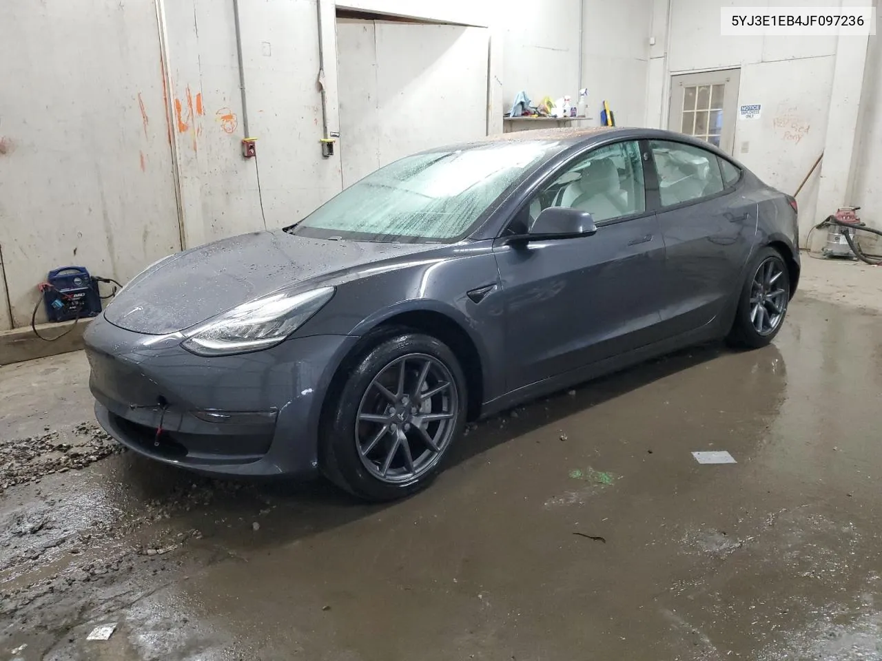 2018 Tesla Model 3 VIN: 5YJ3E1EB4JF097236 Lot: 72122554