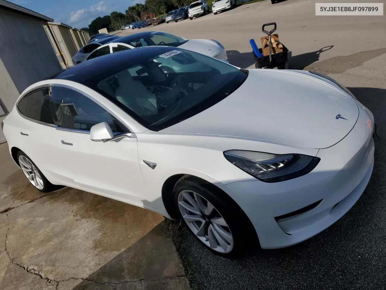 2018 Tesla Model 3 VIN: 5YJ3E1EB8JF097899 Lot: 74044904