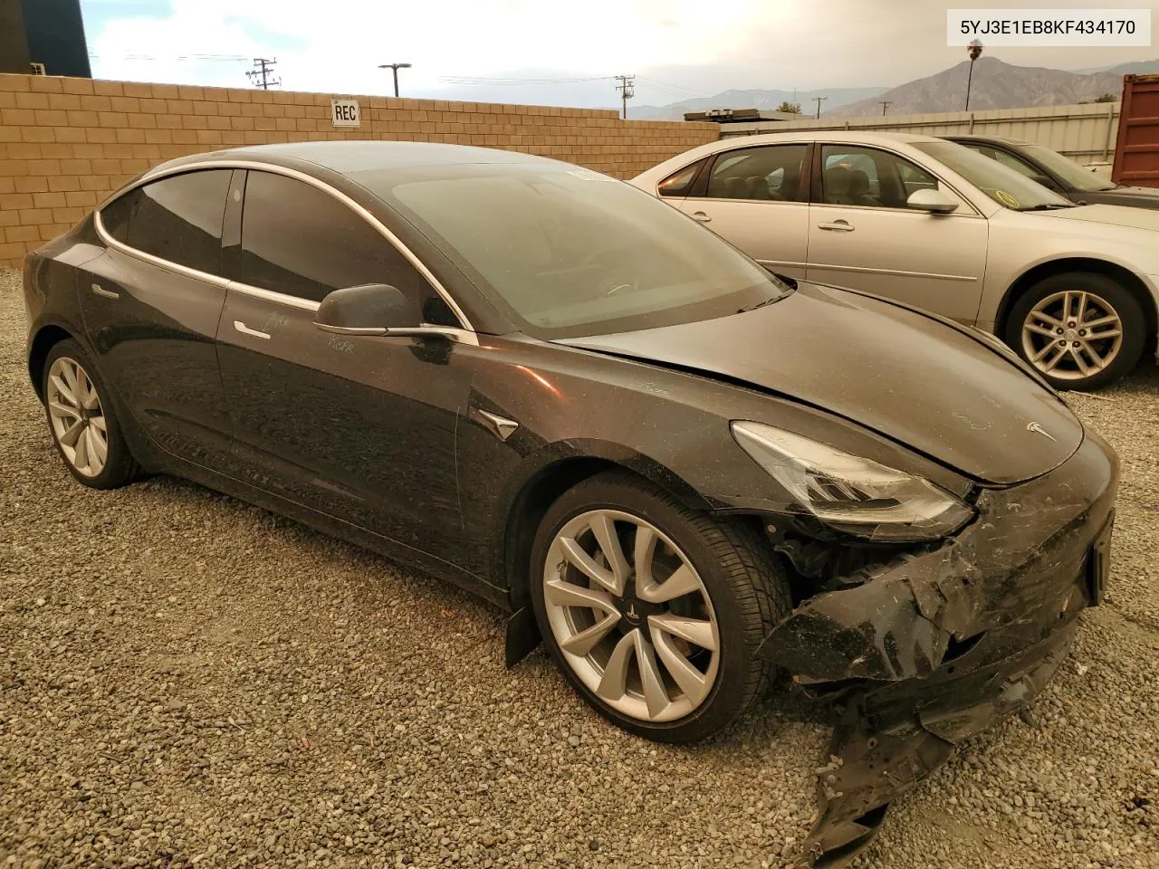 5YJ3E1EB8KF434170 2019 Tesla Model 3