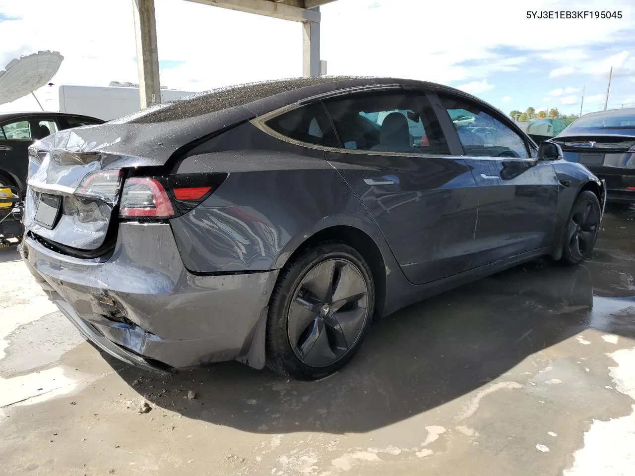 5YJ3E1EB3KF195045 2019 Tesla Model 3