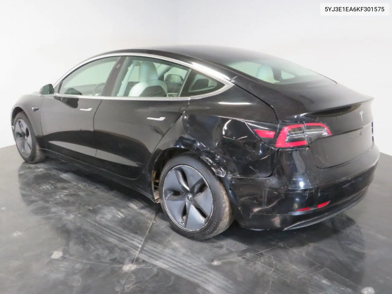 2019 Tesla Model 3 VIN: 5YJ3E1EA6KF301575 Lot: 74747994