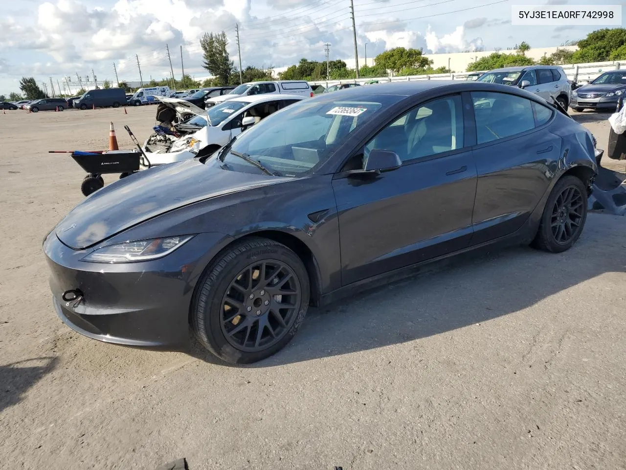 5YJ3E1EA0RF742998 2024 Tesla Model 3