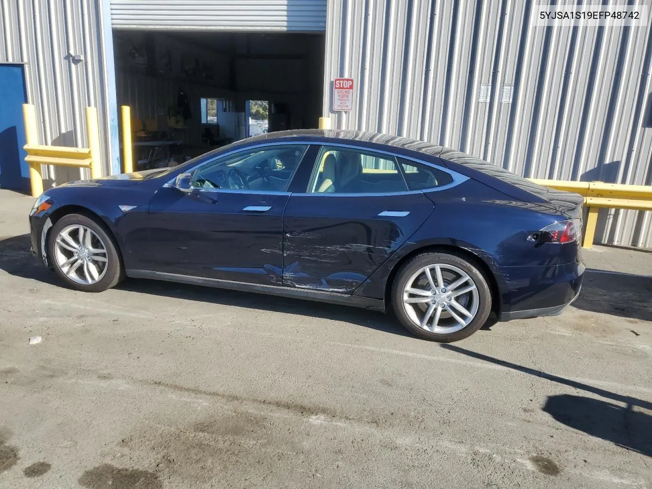 2014 Tesla Model S VIN: 5YJSA1S19EFP48742 Lot: 71768104