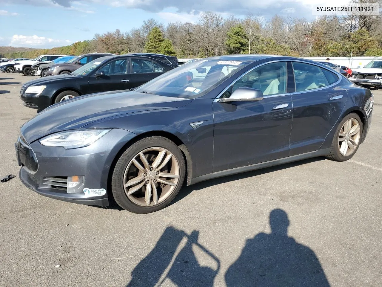 2015 Tesla Model S VIN: 5YJSA1E25FF111921 Lot: 72927844