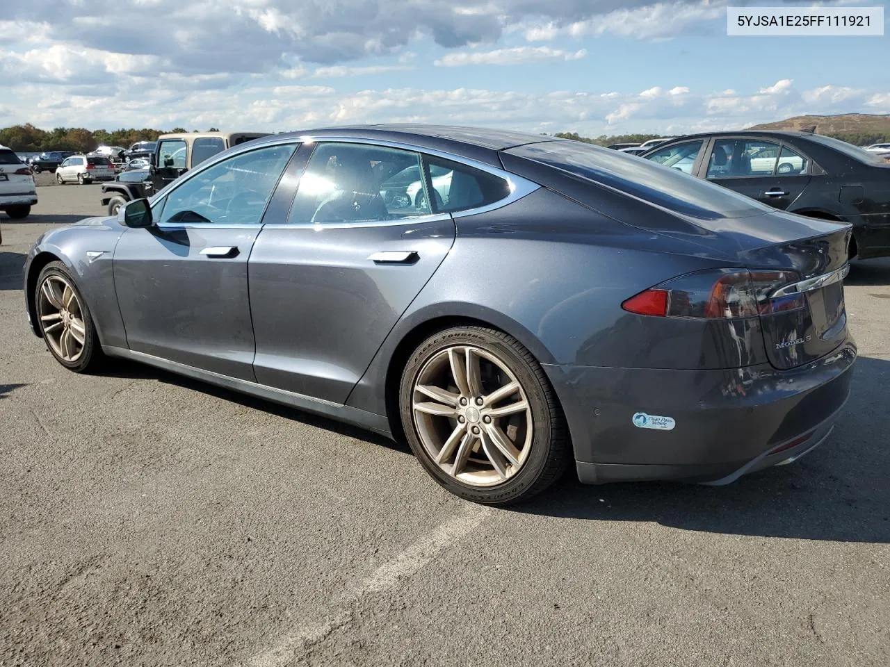 2015 Tesla Model S VIN: 5YJSA1E25FF111921 Lot: 72927844