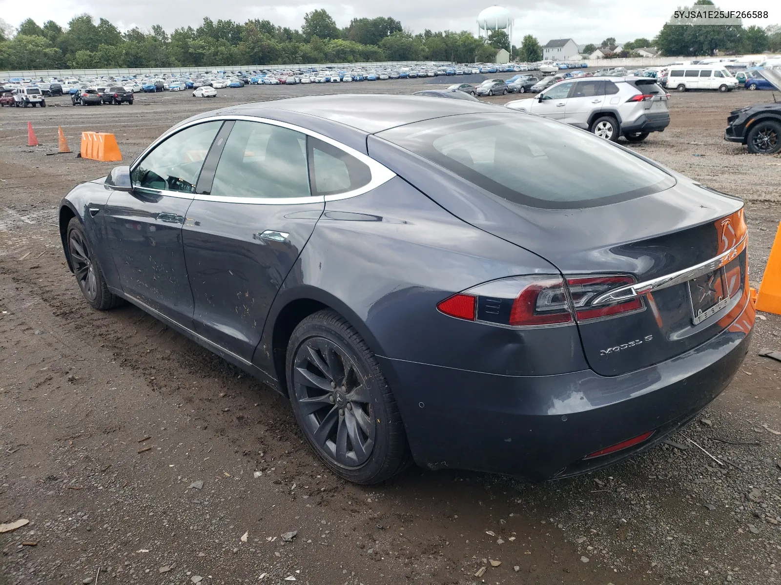 5YJSA1E25JF266588 2018 Tesla Model S