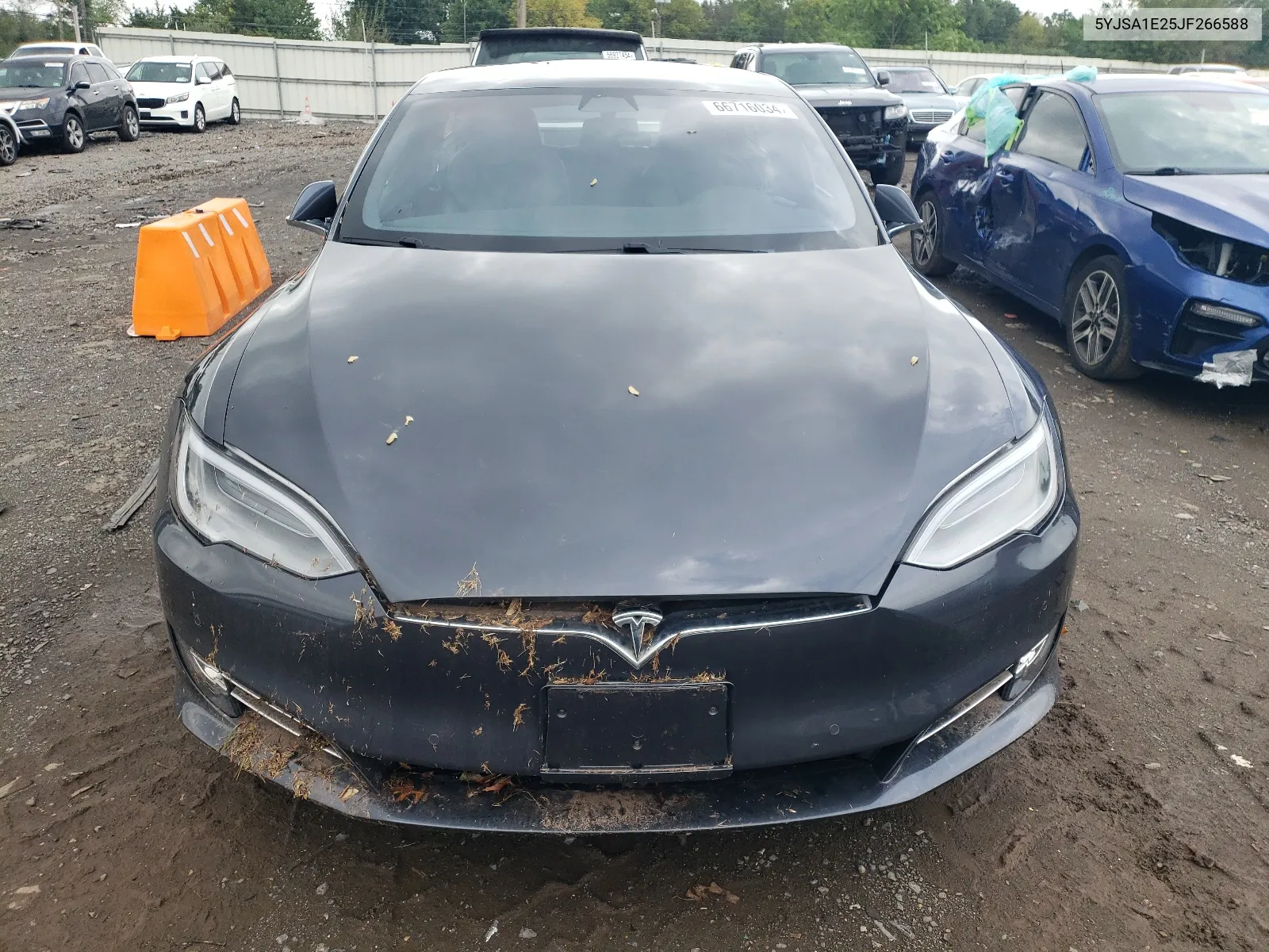 5YJSA1E25JF266588 2018 Tesla Model S