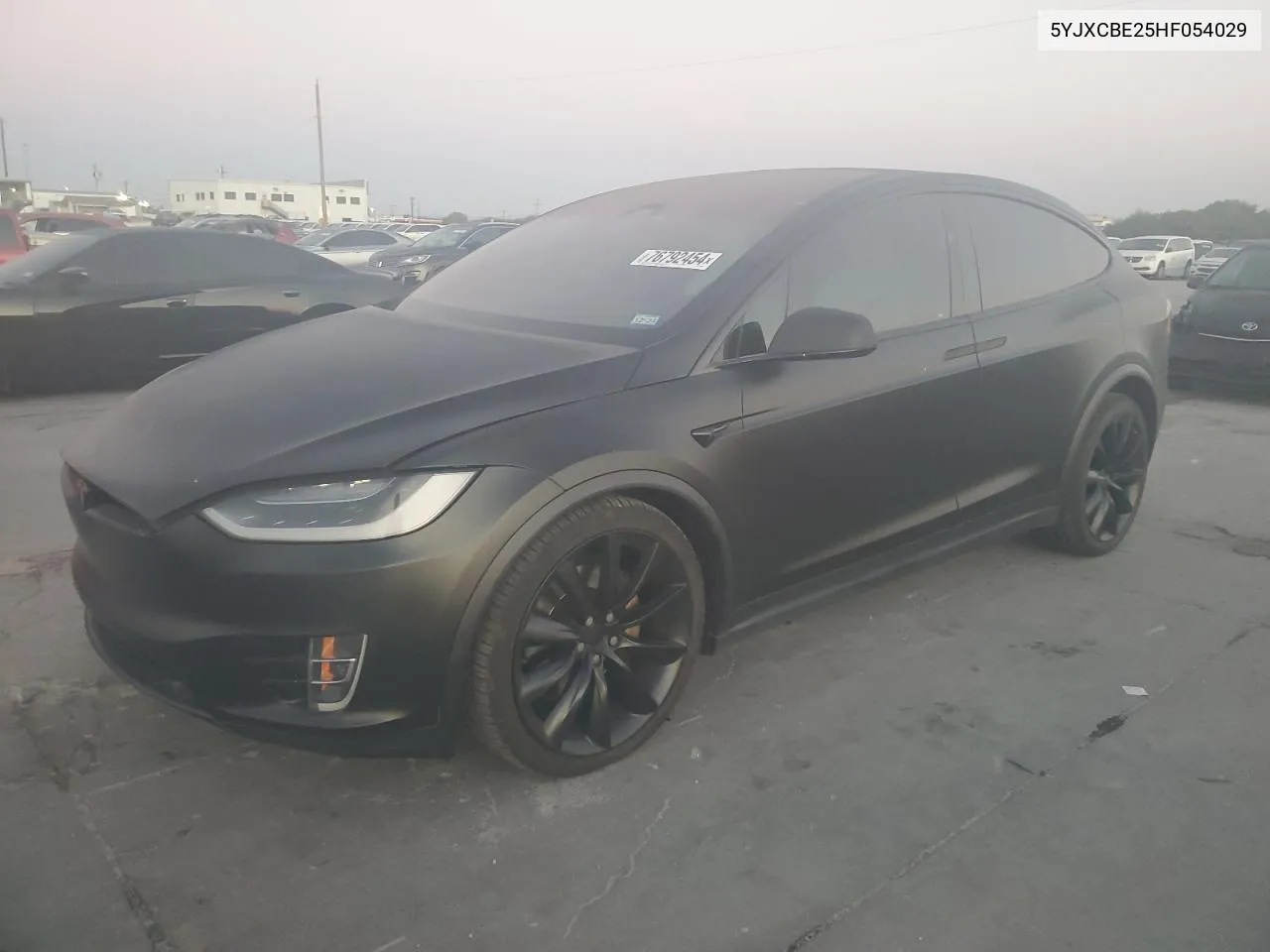 2017 Tesla Model X VIN: 5YJXCBE25HF054029 Lot: 76792454