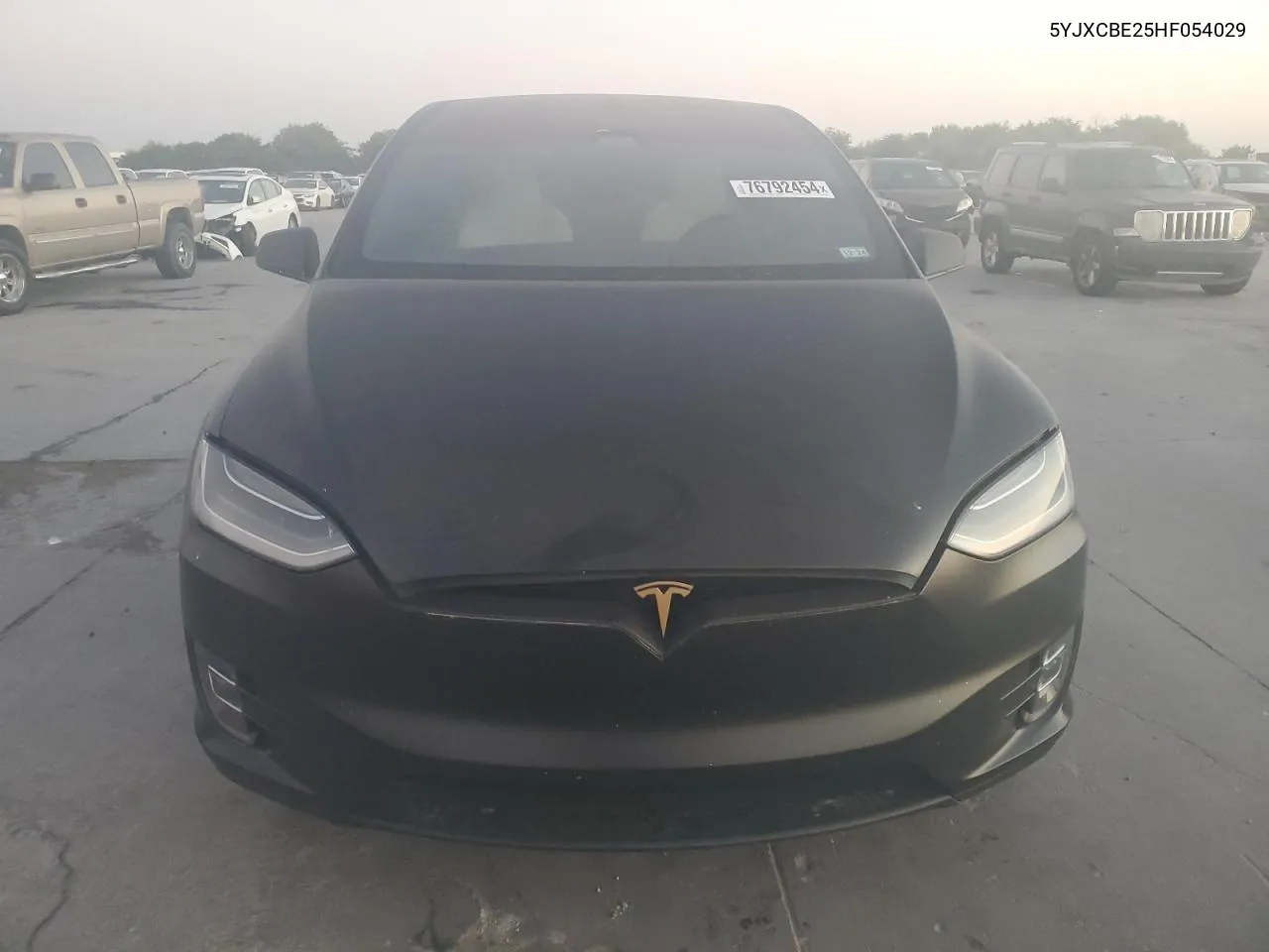 2017 Tesla Model X VIN: 5YJXCBE25HF054029 Lot: 76792454