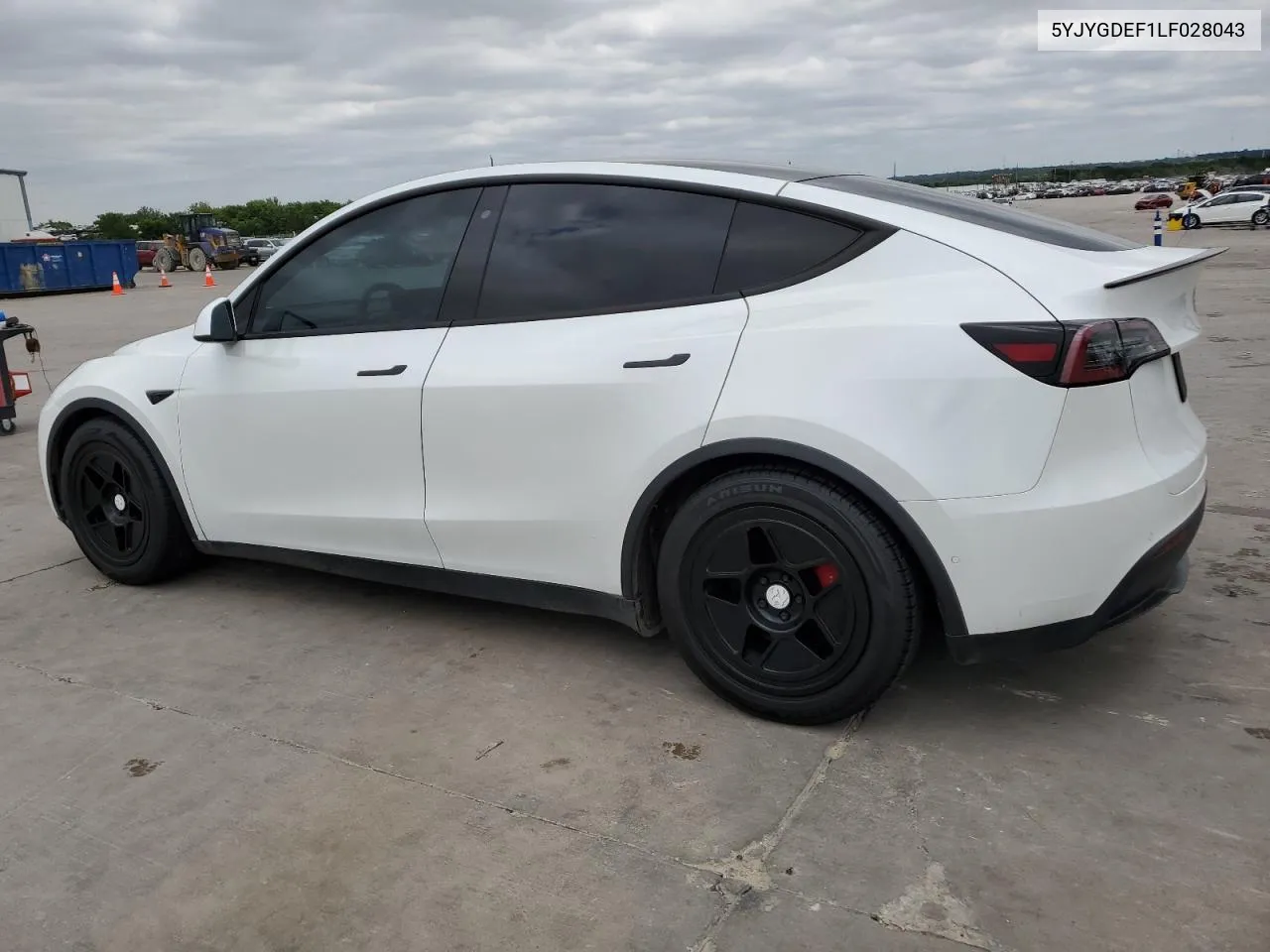 2020 Tesla Model Y VIN: 5YJYGDEF1LF028043 Lot: 50550164