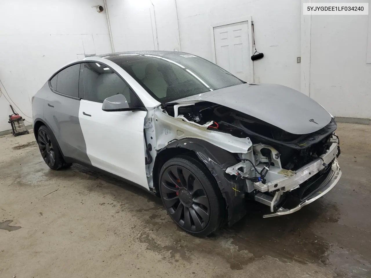 5YJYGDEE1LF034240 2020 Tesla Model Y