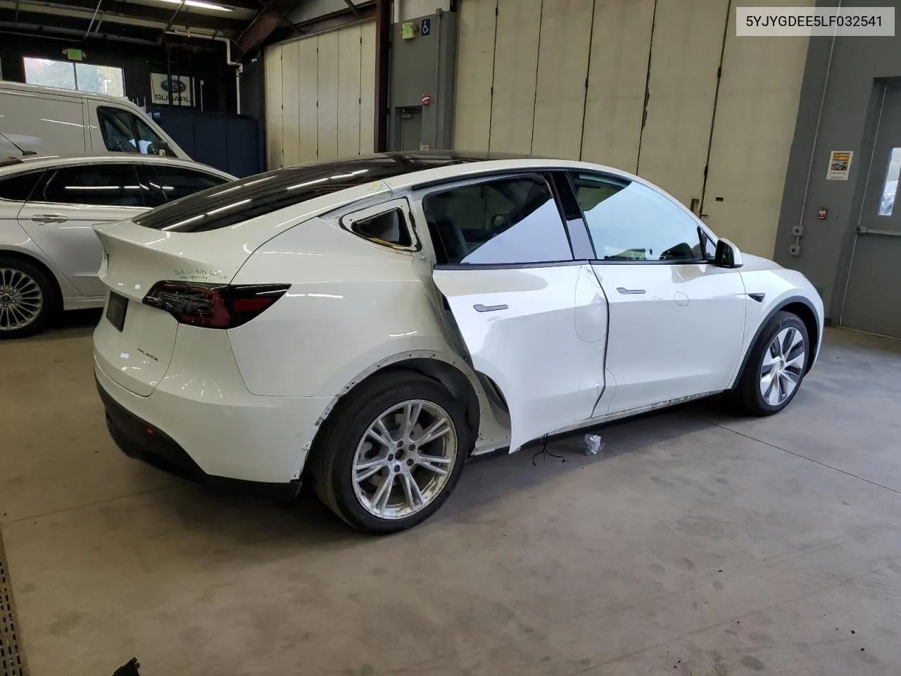 2020 Tesla Model Y VIN: 5YJYGDEE5LF032541 Lot: 75483404