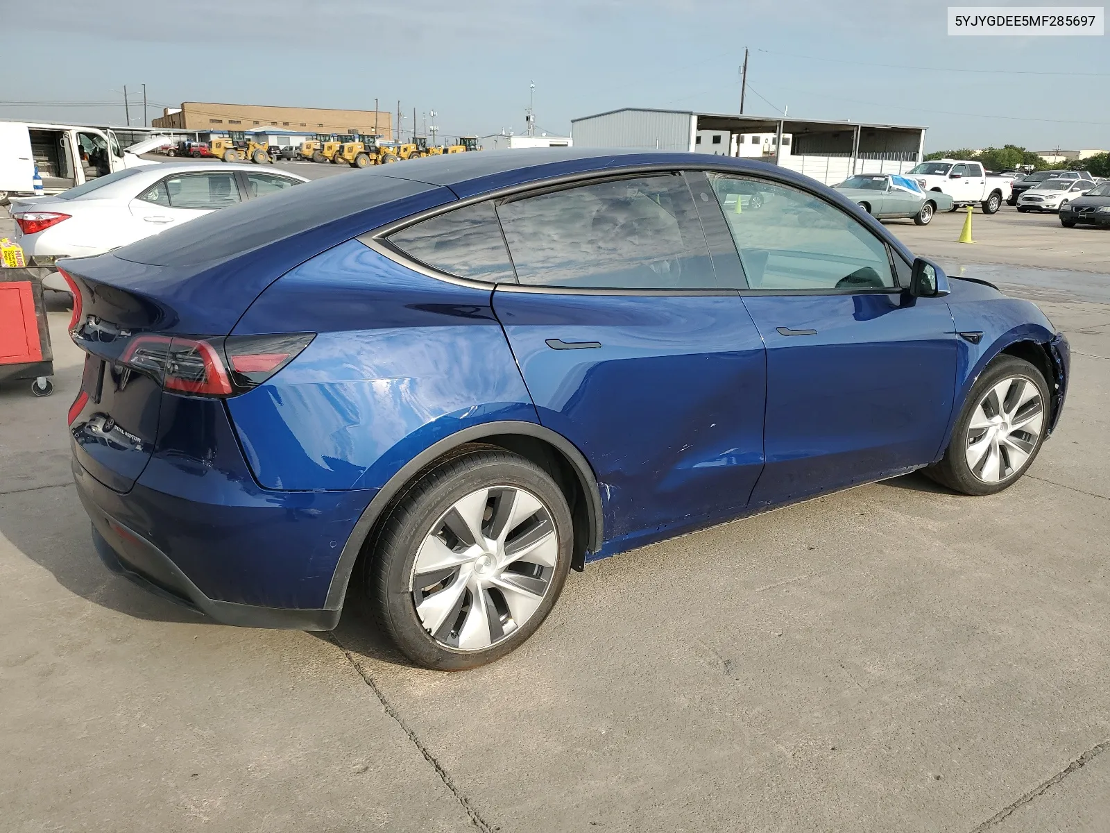 5YJYGDEE5MF285697 2021 Tesla Model Y