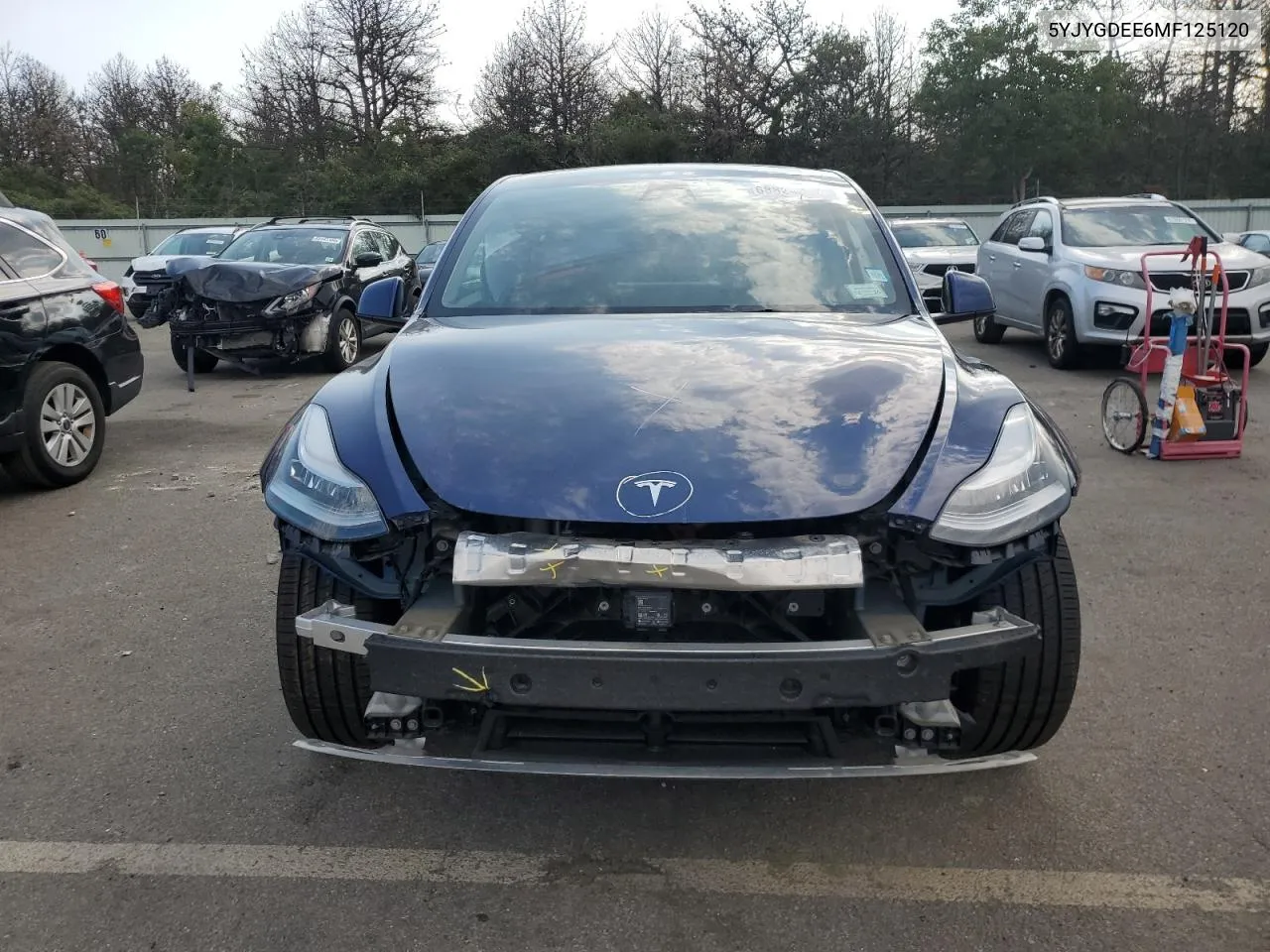 5YJYGDEE6MF125120 2021 Tesla Model Y