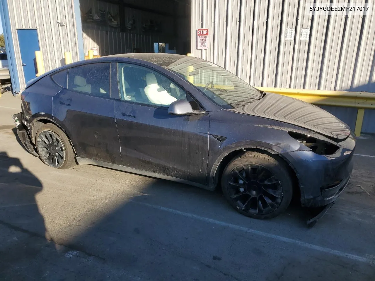 5YJYGDEE2MF217017 2021 Tesla Model Y