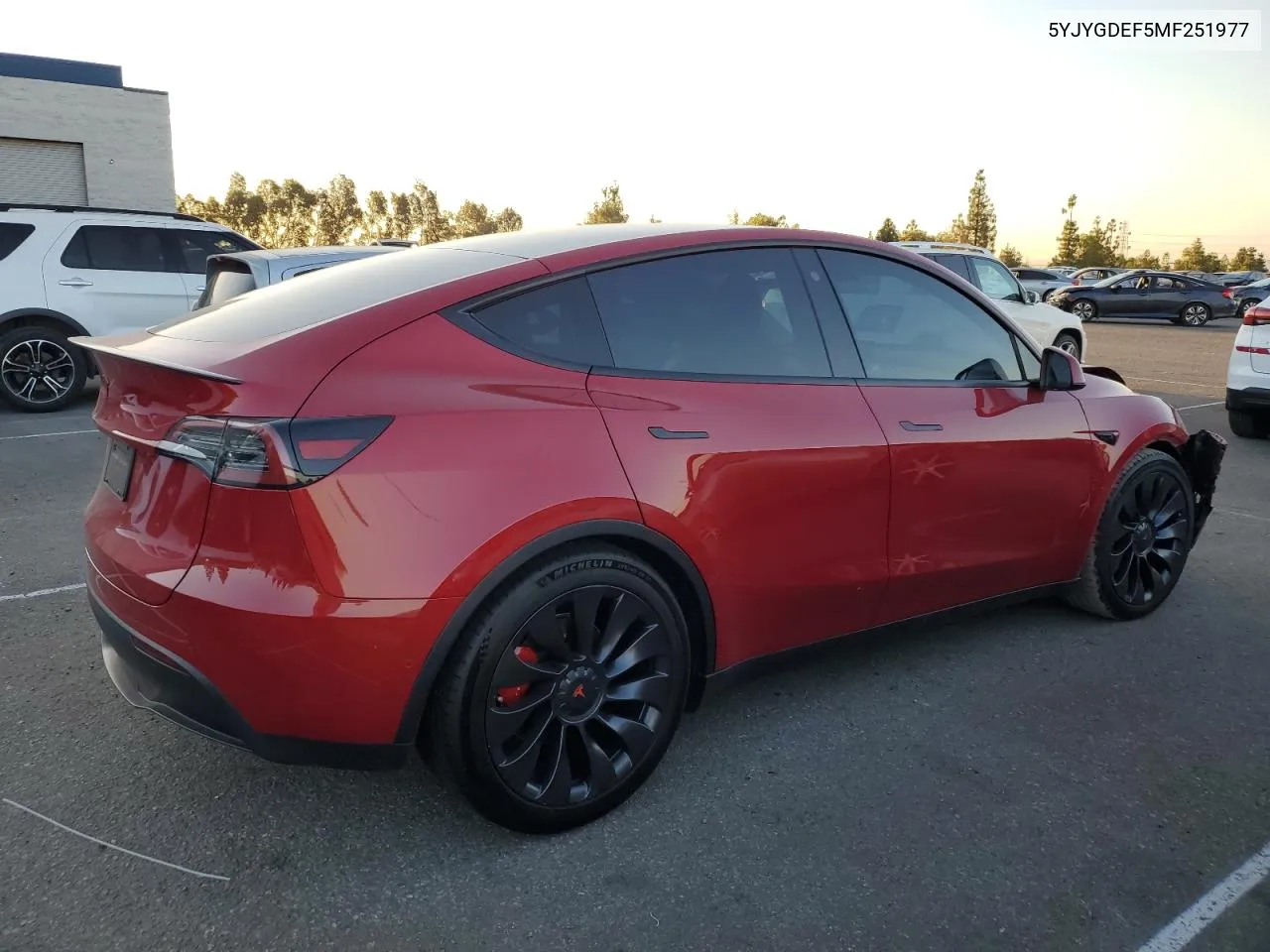 2021 Tesla Model Y VIN: 5YJYGDEF5MF251977 Lot: 70220814