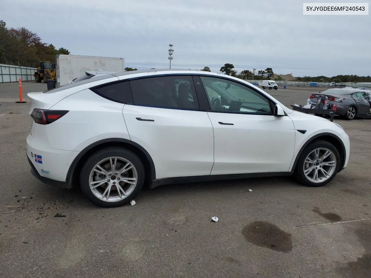 5YJYGDEE6MF240543 2021 Tesla Model Y