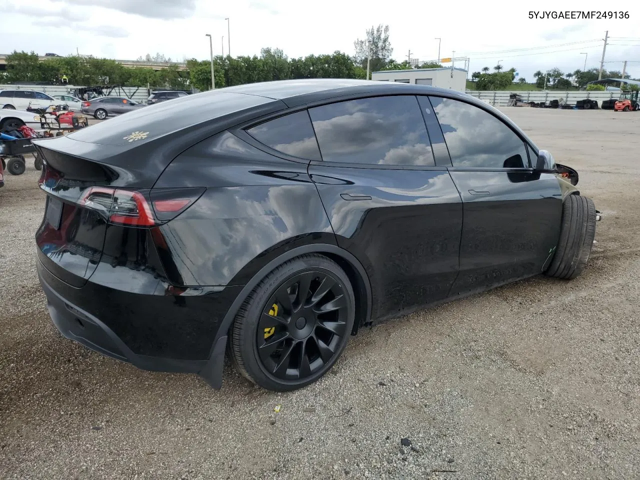 5YJYGAEE7MF249136 2021 Tesla Model Y