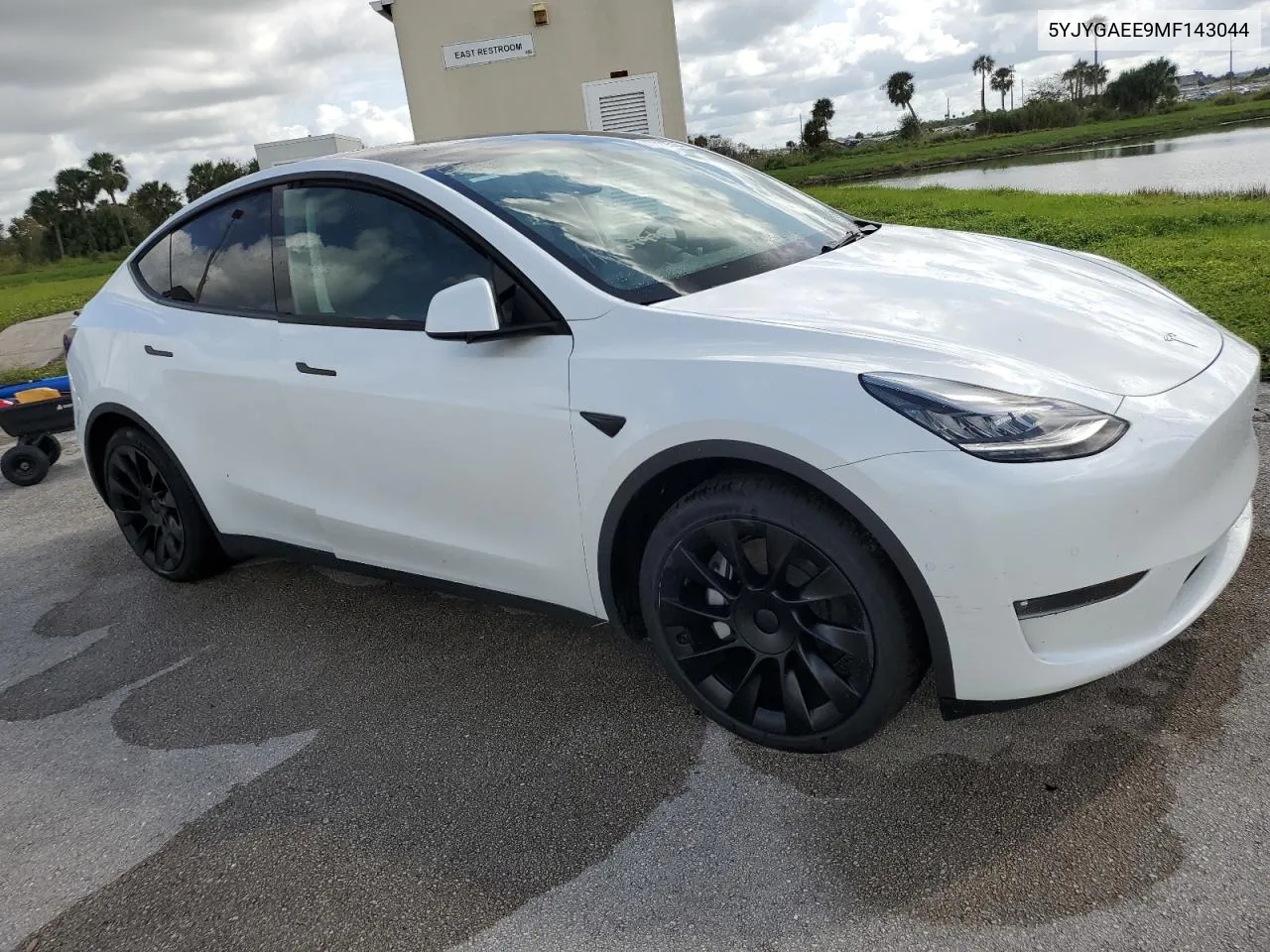 2021 Tesla Model Y VIN: 5YJYGAEE9MF143044 Lot: 73822554